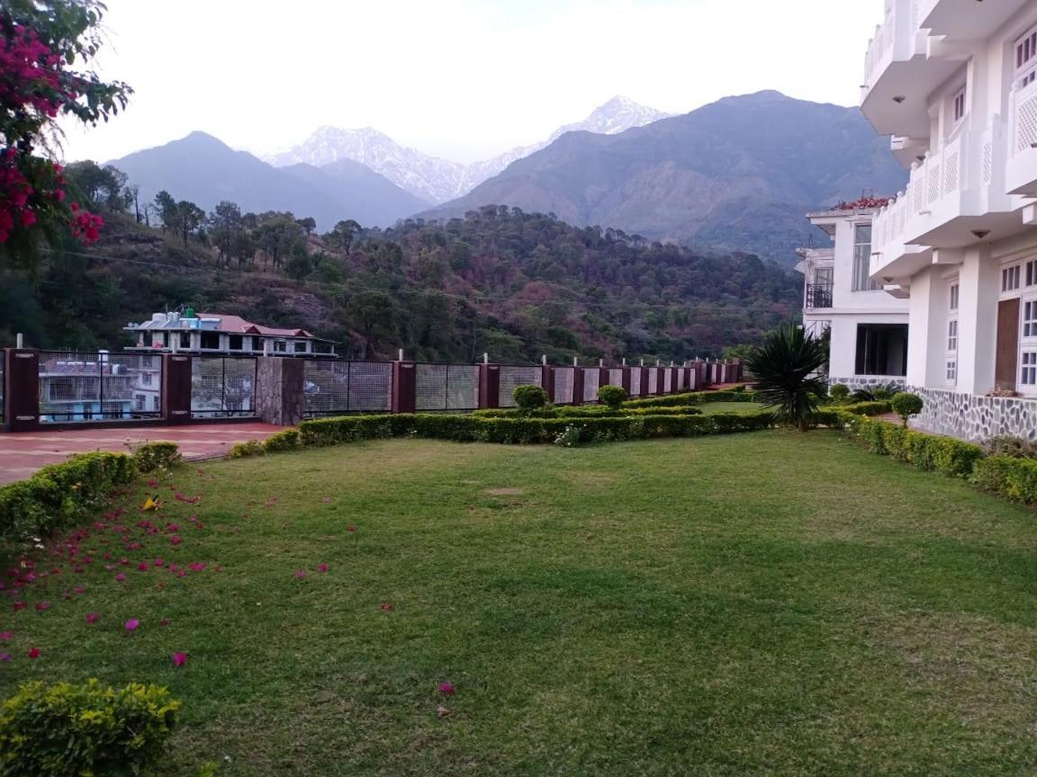 Hotel Vatika - The Riverside Resort Dharamshala Buitenkant foto